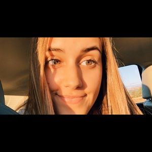 Meet your Posher, Mia